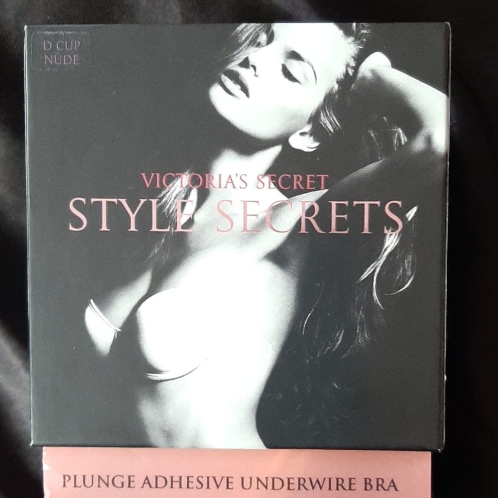Victoria Secret plunge‎ underwire adhesive bra